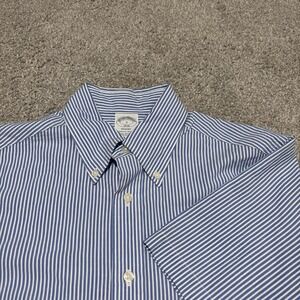 Brooks Brothers Regent Fit Short Sleeve Button Down Blue White Stripe Size Small